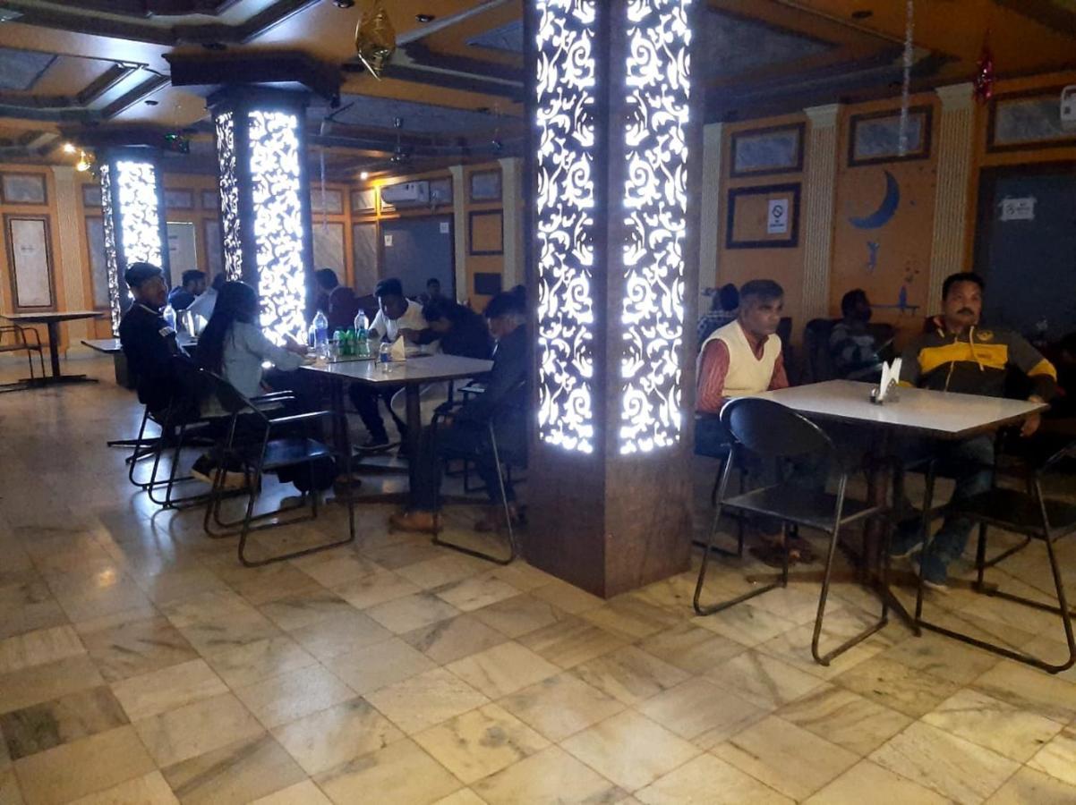 Hotel Samrat Baharampur Exteriér fotografie