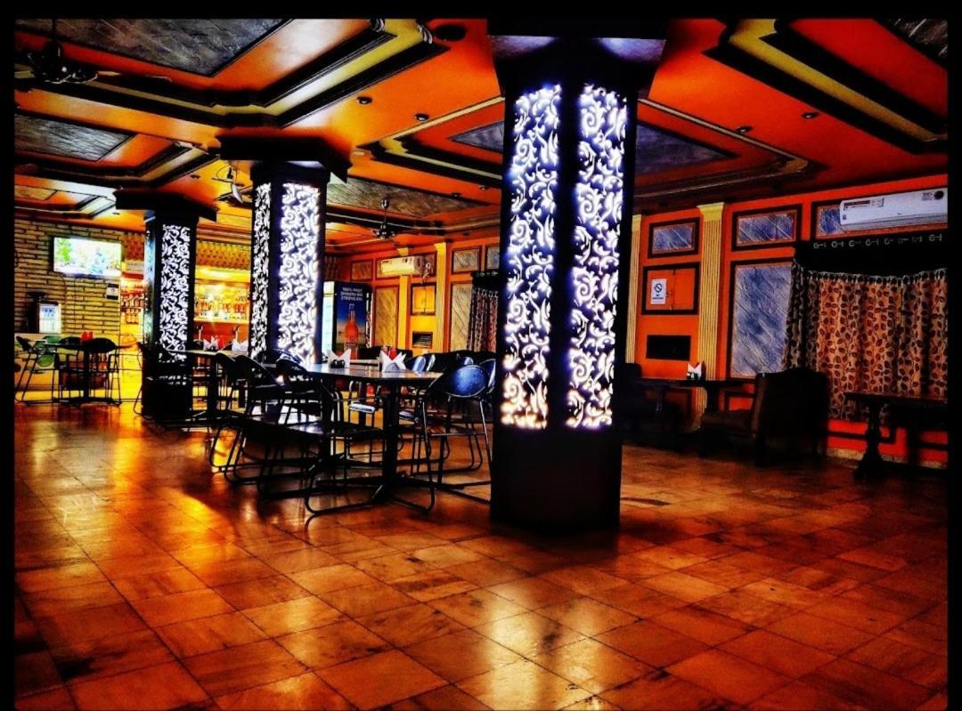 Hotel Samrat Baharampur Exteriér fotografie