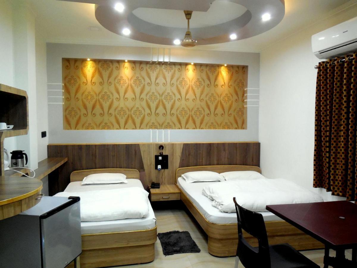 Hotel Samrat Baharampur Exteriér fotografie
