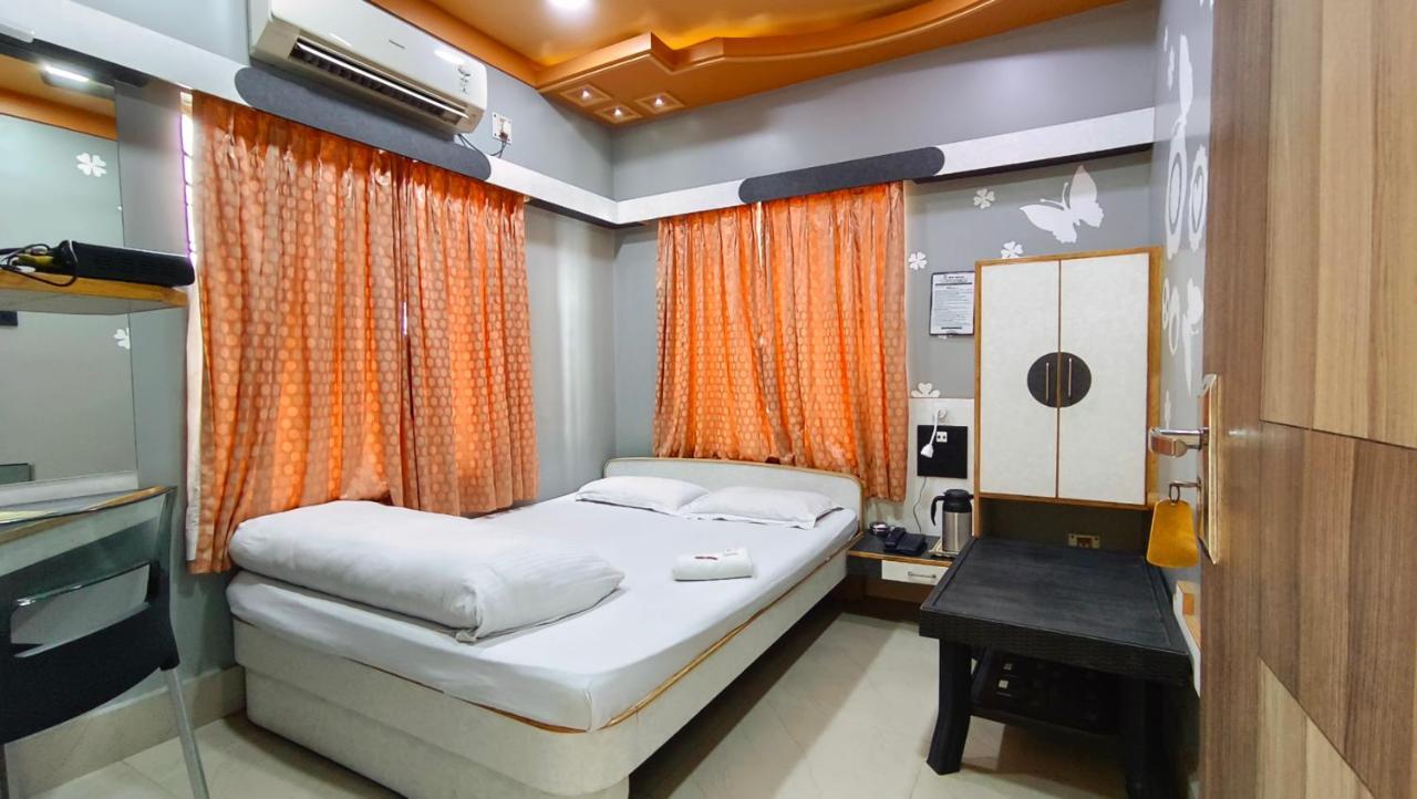Hotel Samrat Baharampur Exteriér fotografie