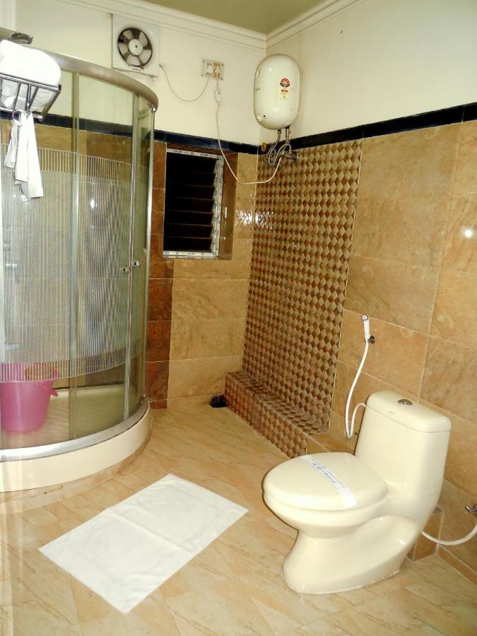 Hotel Samrat Baharampur Exteriér fotografie