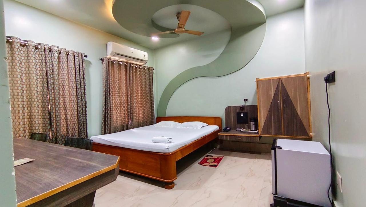 Hotel Samrat Baharampur Exteriér fotografie