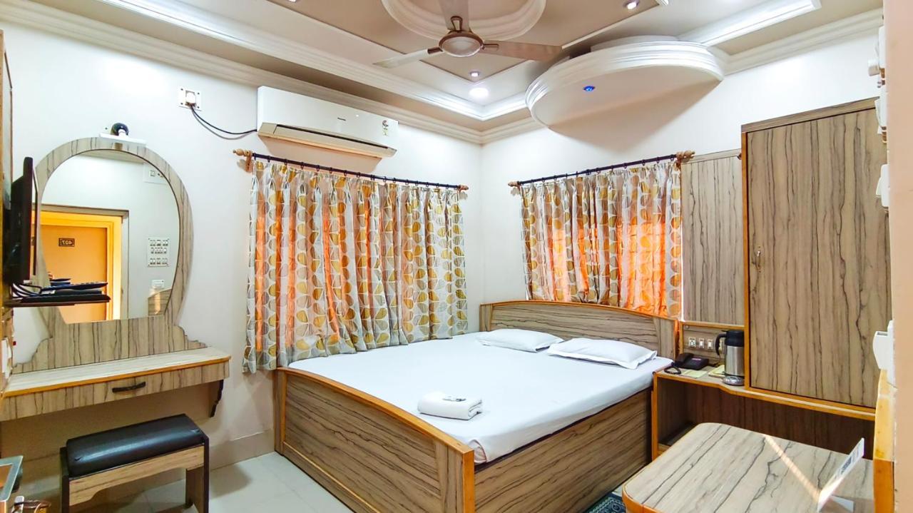 Hotel Samrat Baharampur Exteriér fotografie