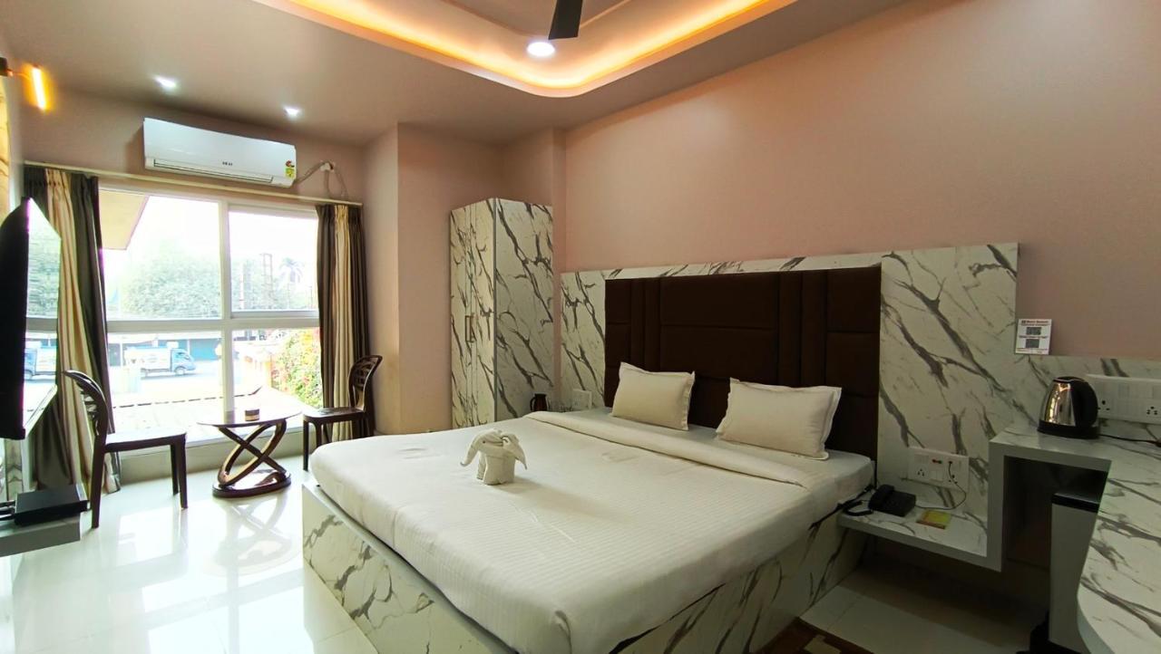 Hotel Samrat Baharampur Exteriér fotografie