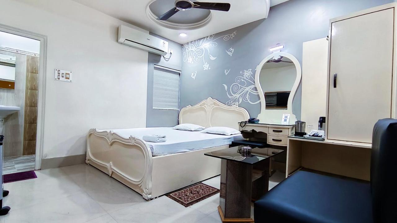Hotel Samrat Baharampur Exteriér fotografie