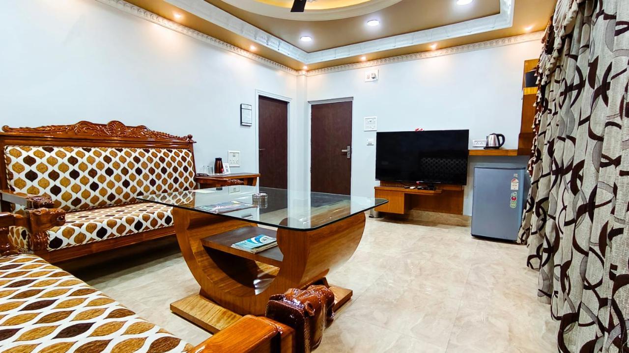 Hotel Samrat Baharampur Exteriér fotografie