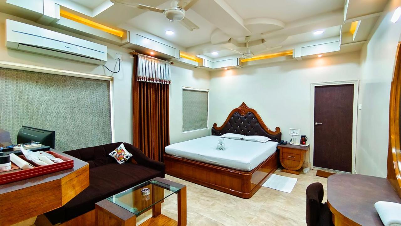 Hotel Samrat Baharampur Exteriér fotografie