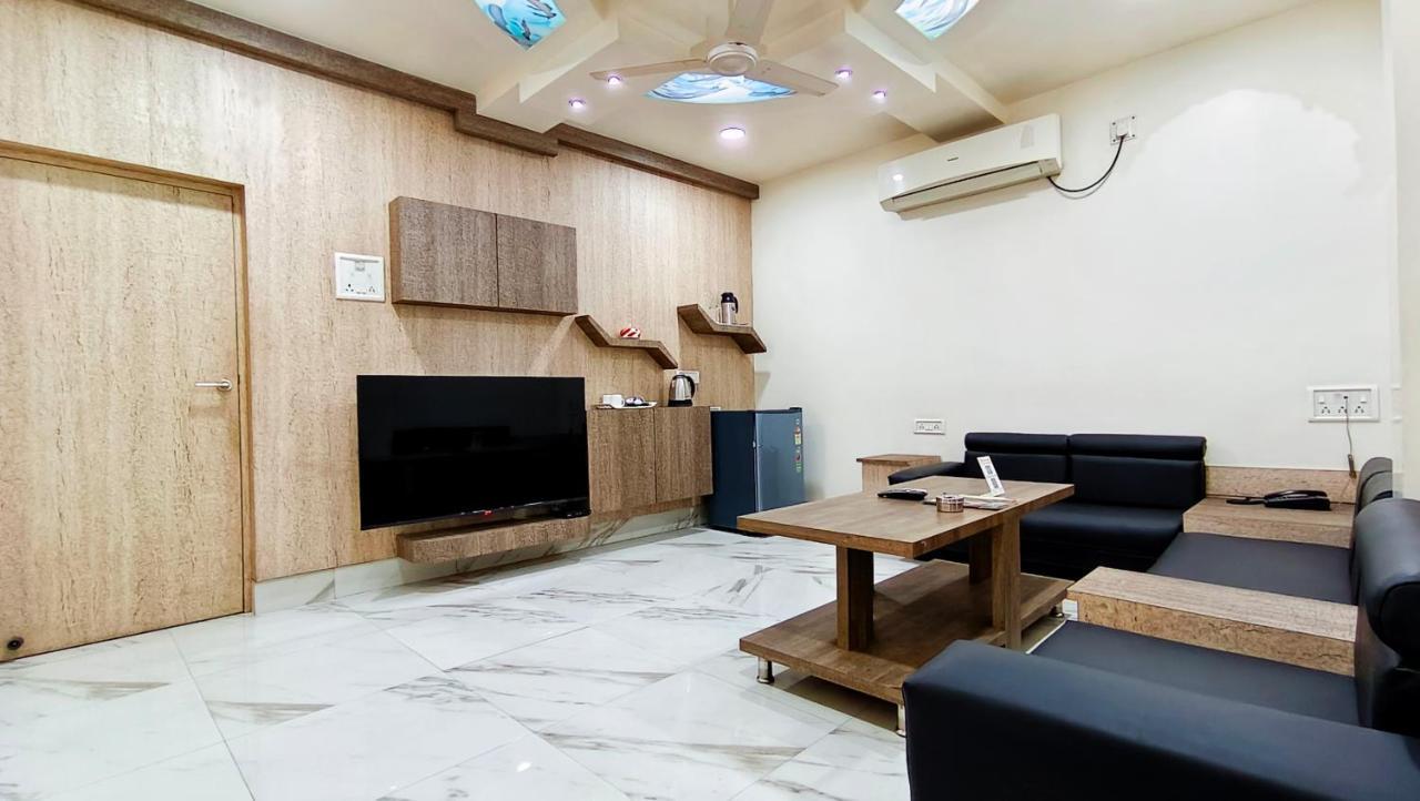 Hotel Samrat Baharampur Exteriér fotografie