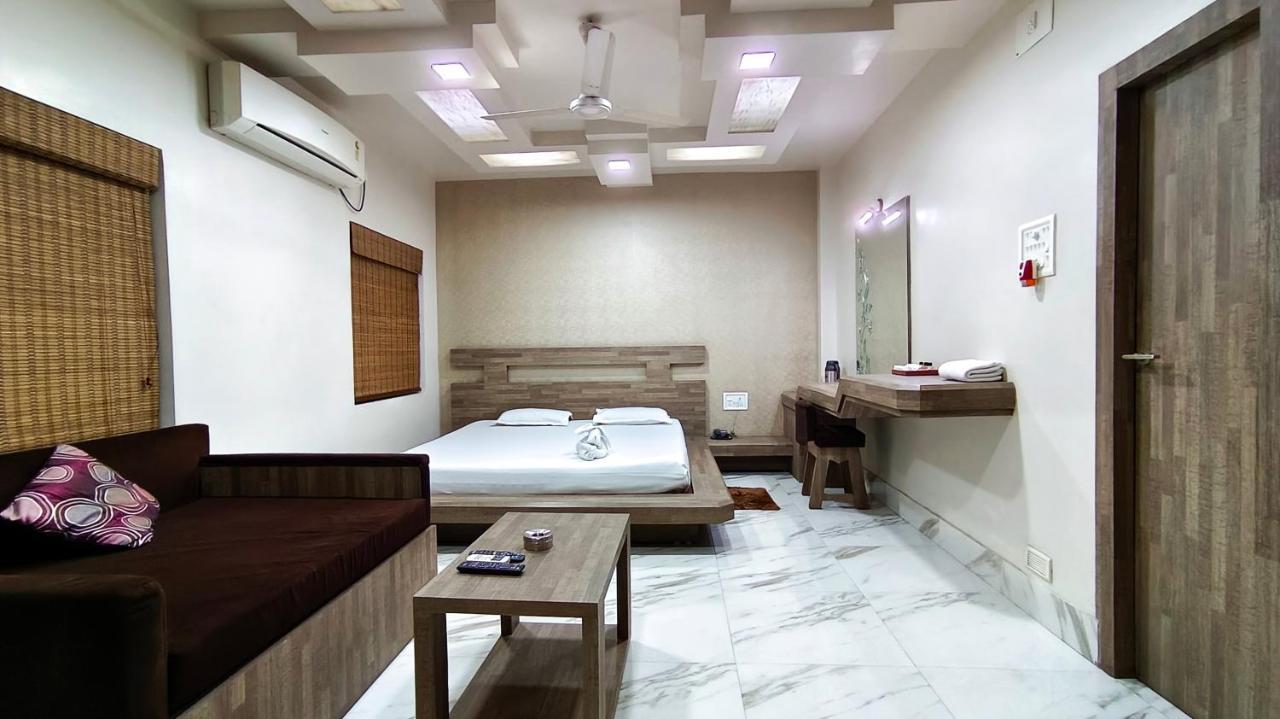 Hotel Samrat Baharampur Exteriér fotografie