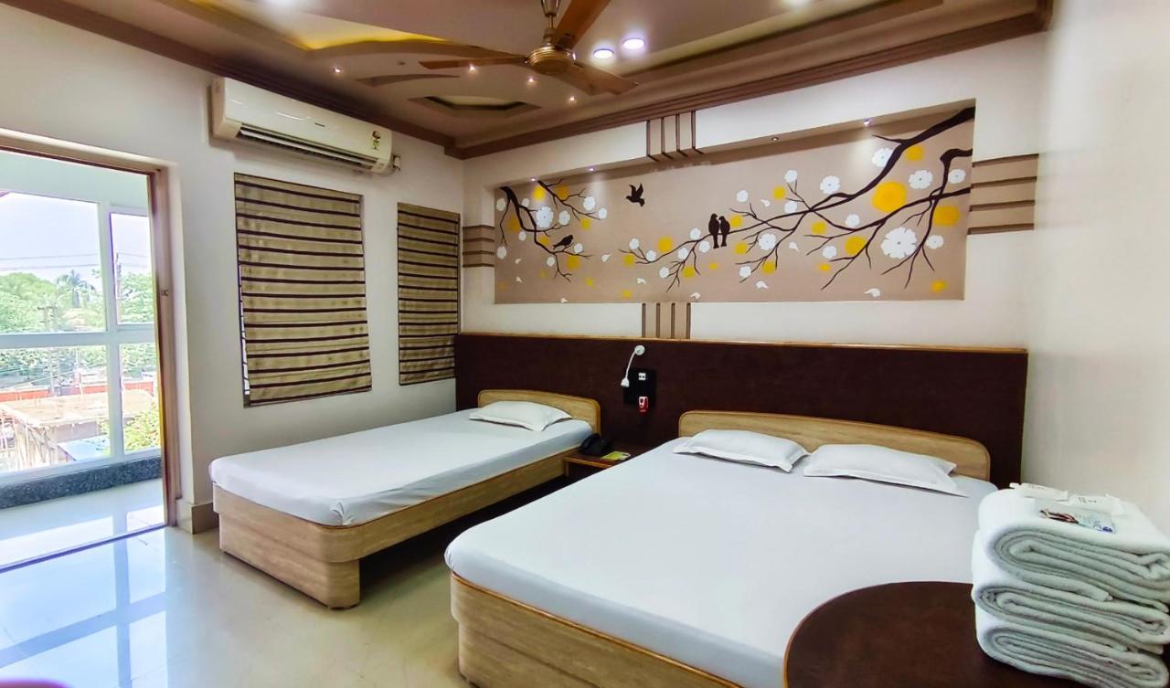 Hotel Samrat Baharampur Exteriér fotografie