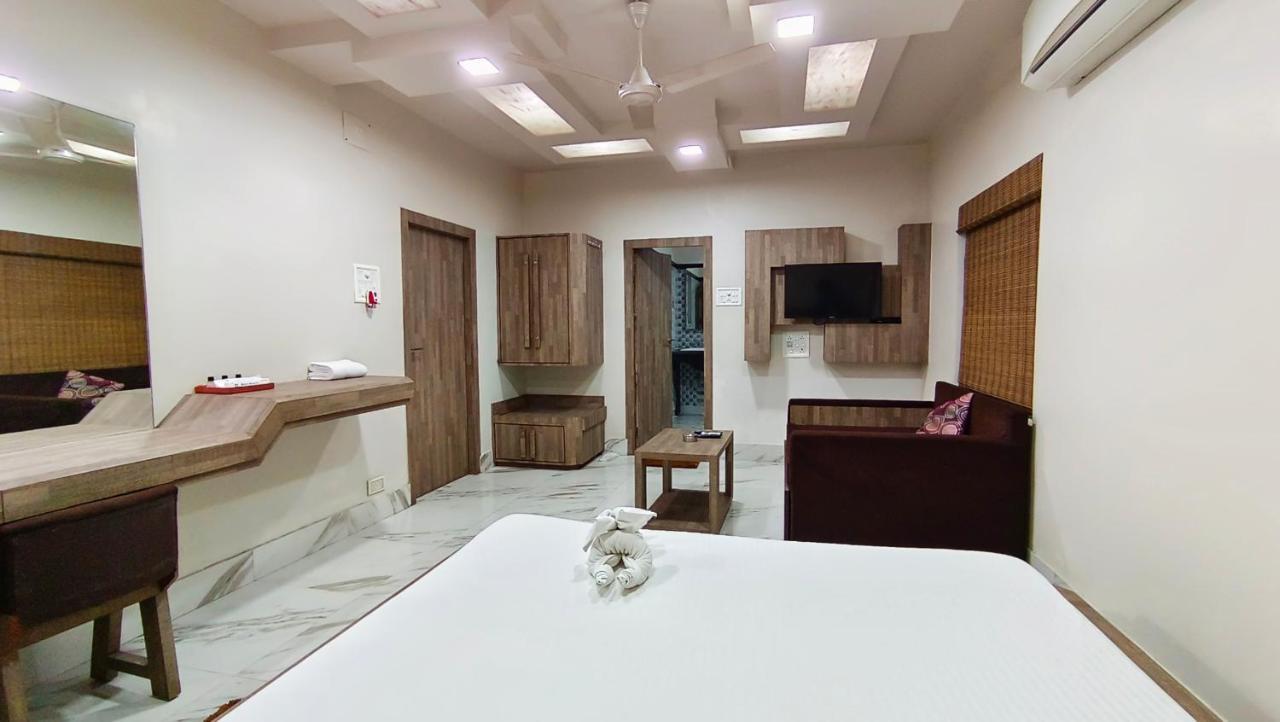 Hotel Samrat Baharampur Exteriér fotografie