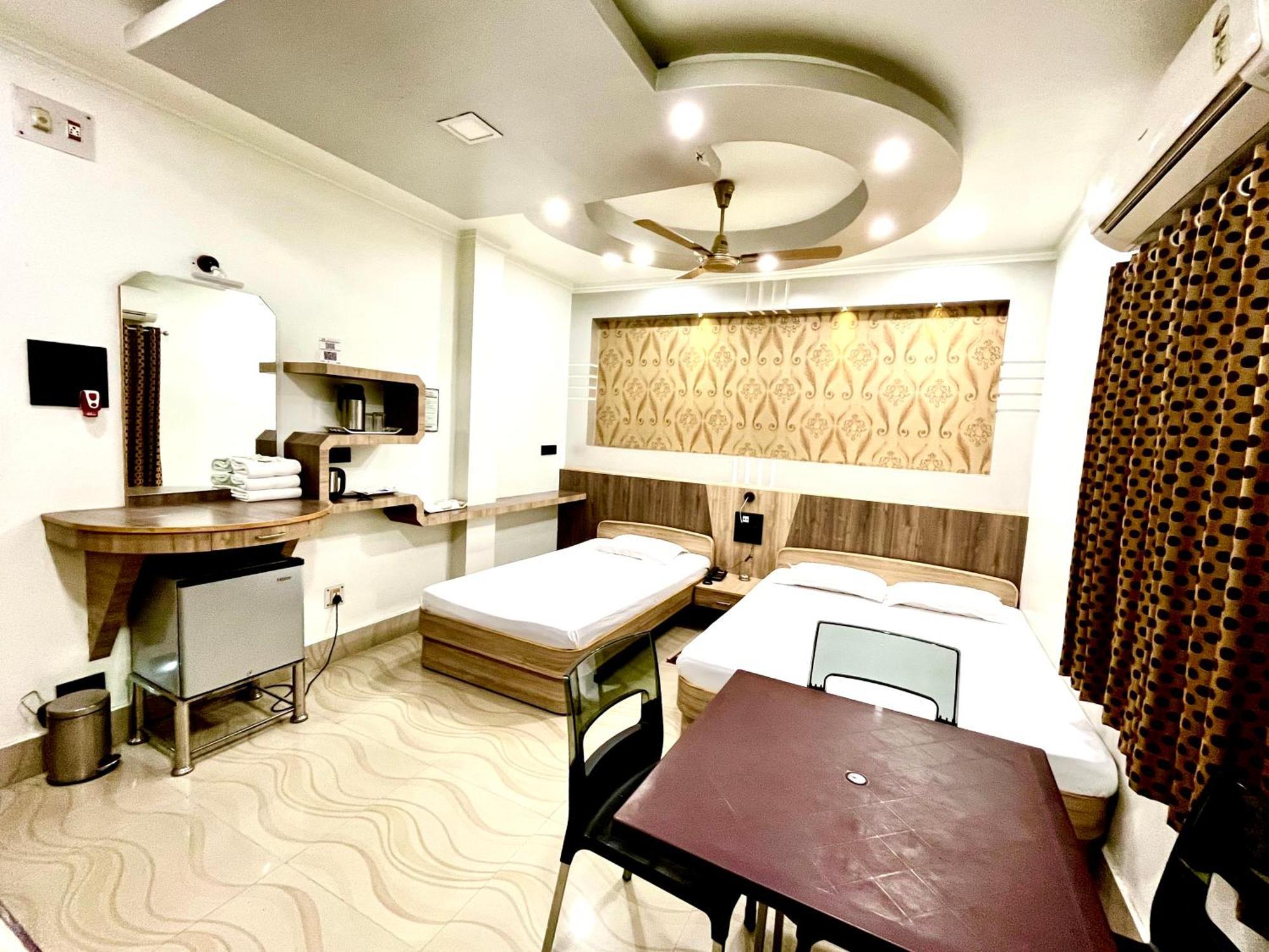 Hotel Samrat Baharampur Exteriér fotografie