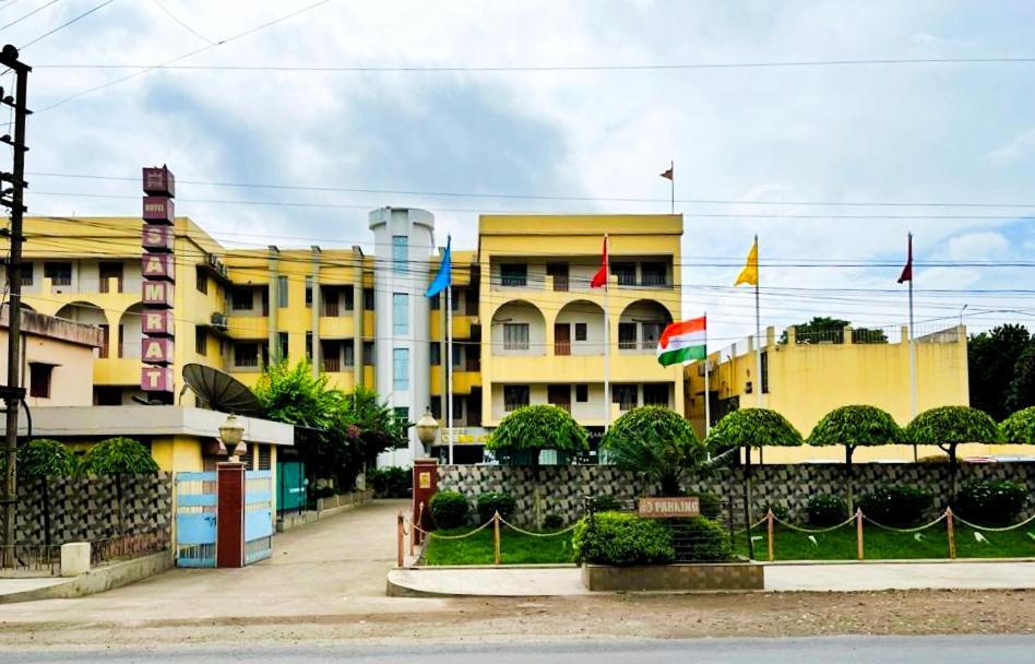 Hotel Samrat Baharampur Exteriér fotografie