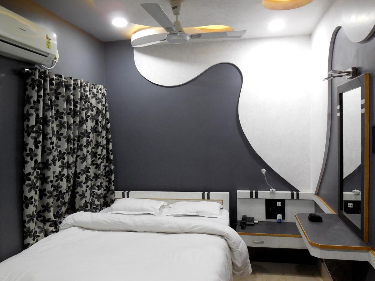 Hotel Samrat Baharampur Exteriér fotografie