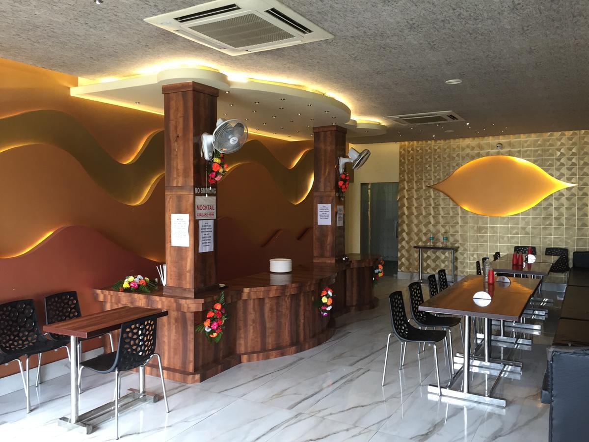 Hotel Samrat Baharampur Exteriér fotografie
