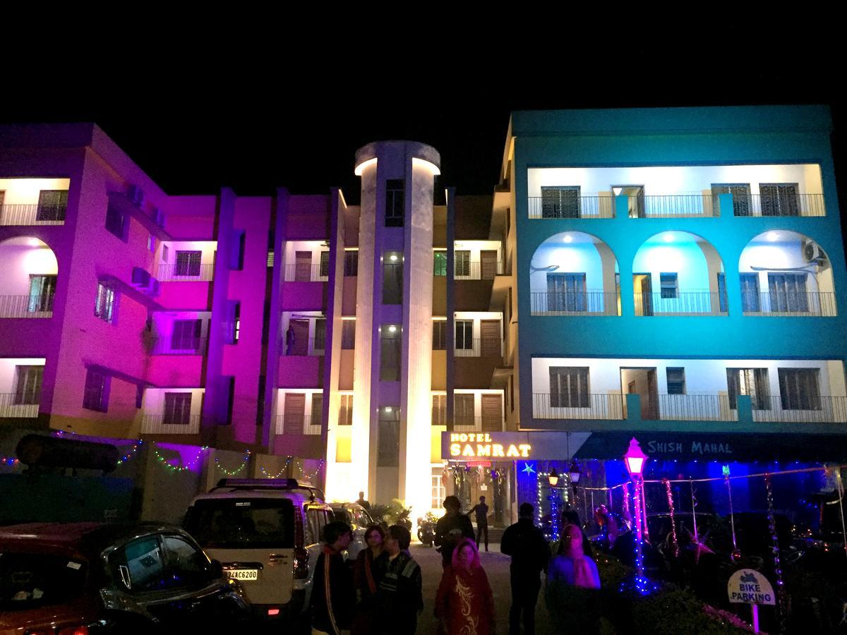 Hotel Samrat Baharampur Exteriér fotografie