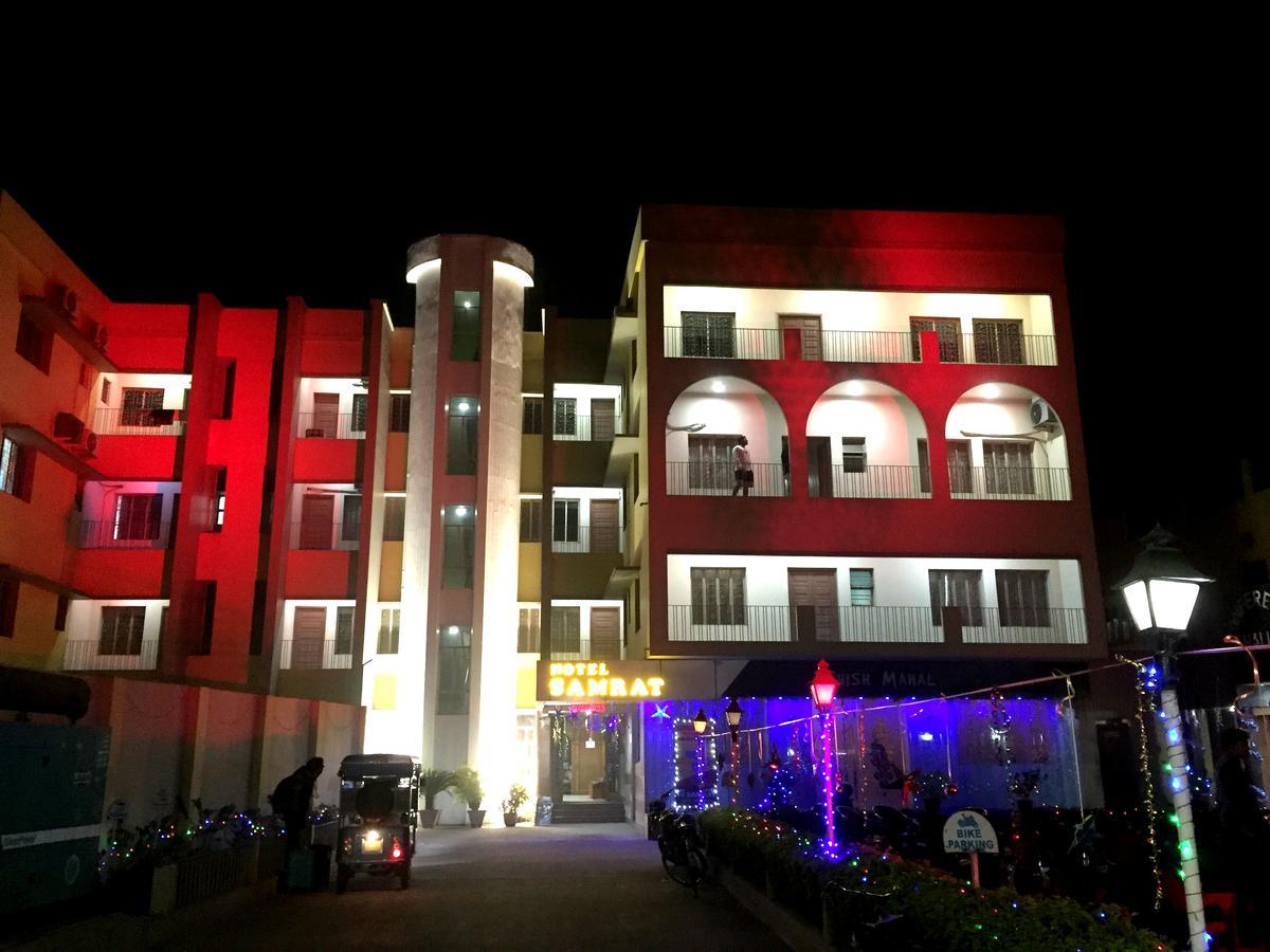 Hotel Samrat Baharampur Exteriér fotografie